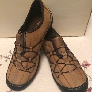 NWOT CLARKS Springers Walking Shoes Size 6M